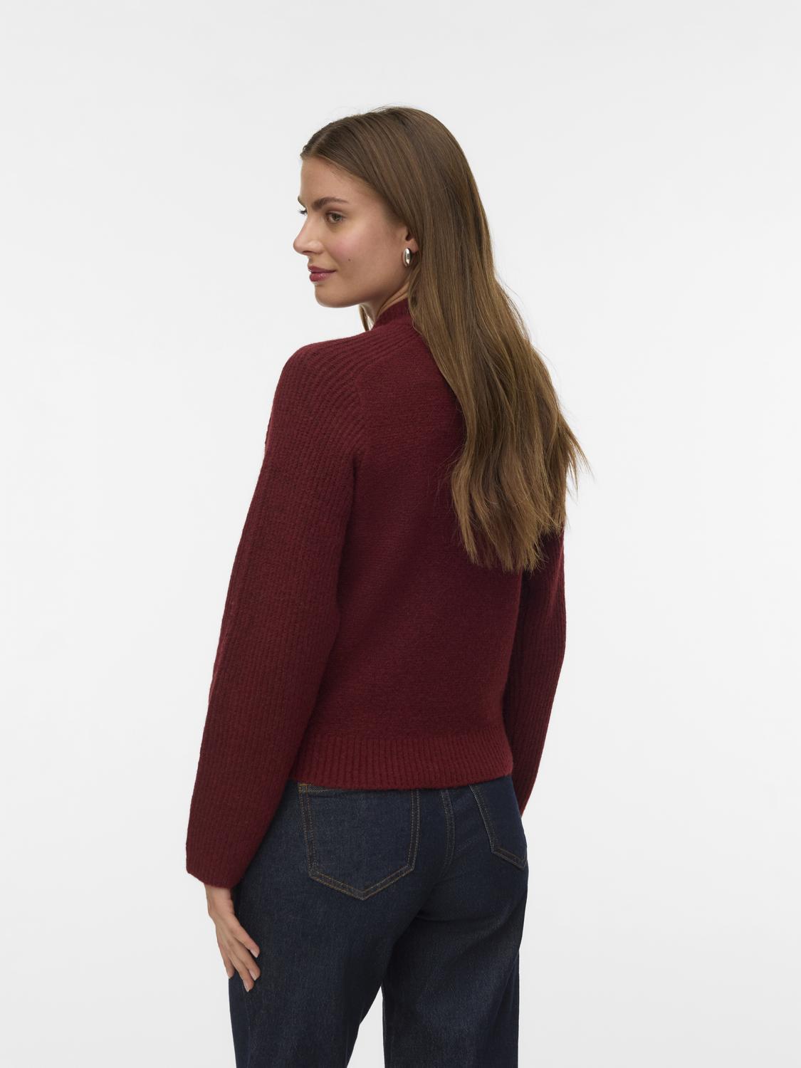 model_shot-back